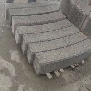 长春芝麻白弧形路牙石