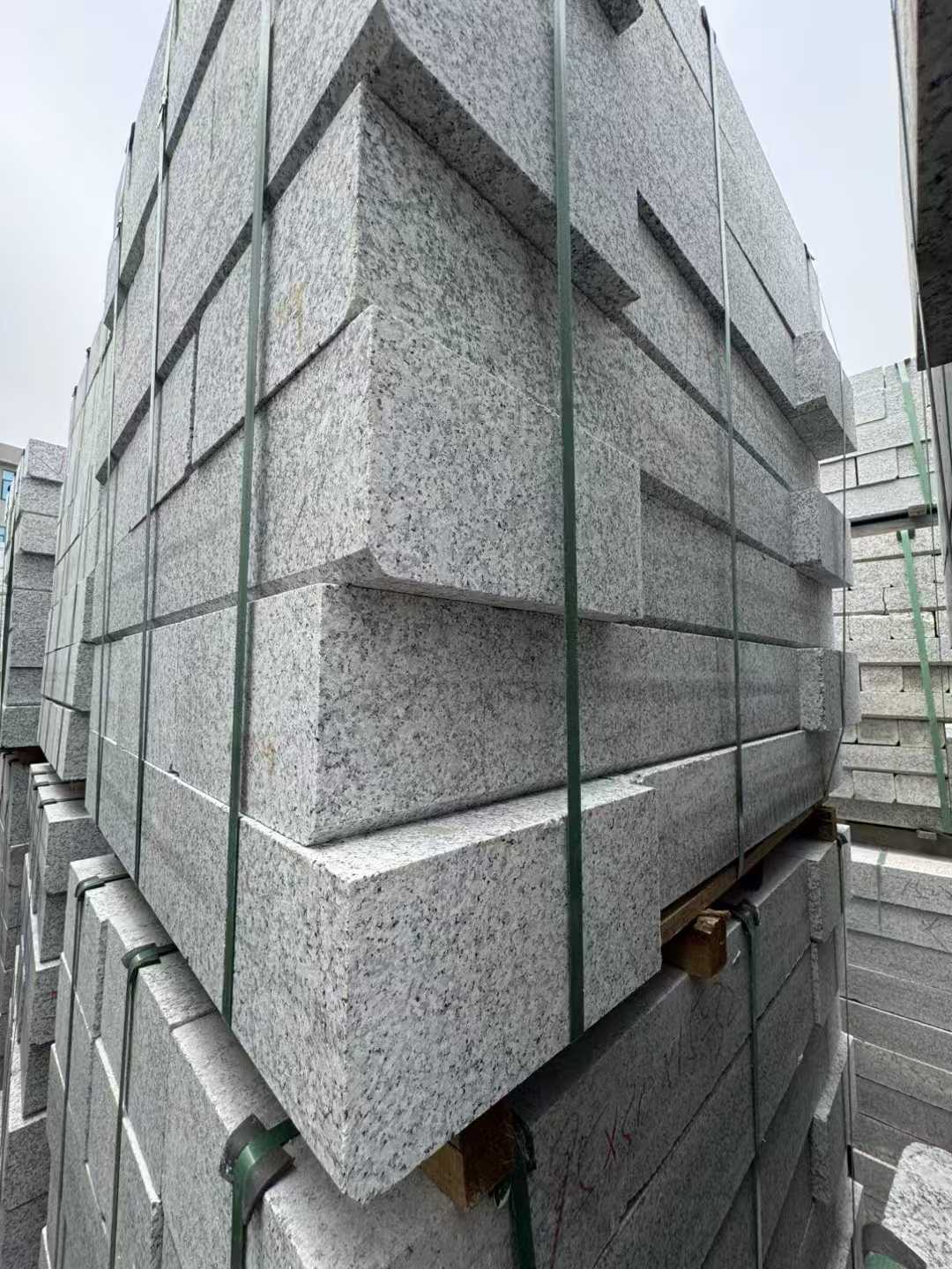 长春芝麻白路牙石 马路牙子