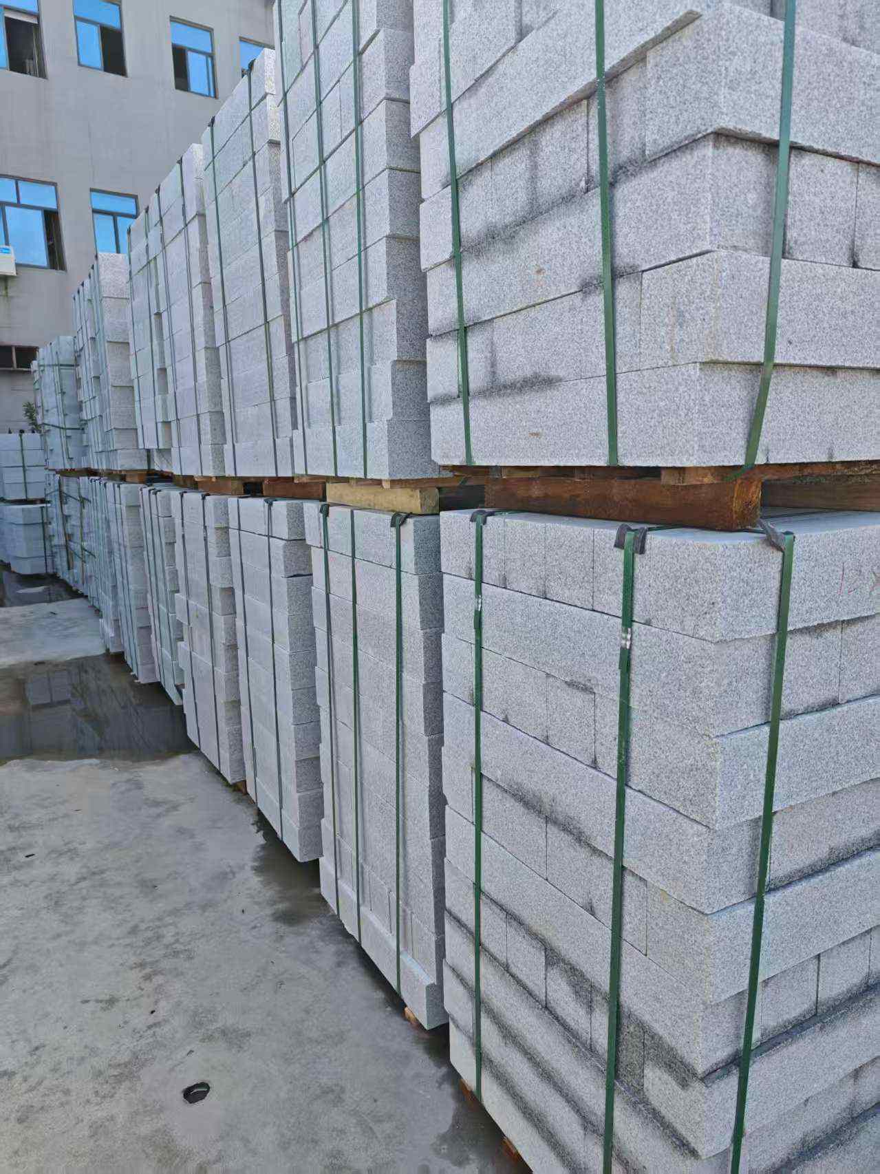 长春芝麻白路牙石，路侧石