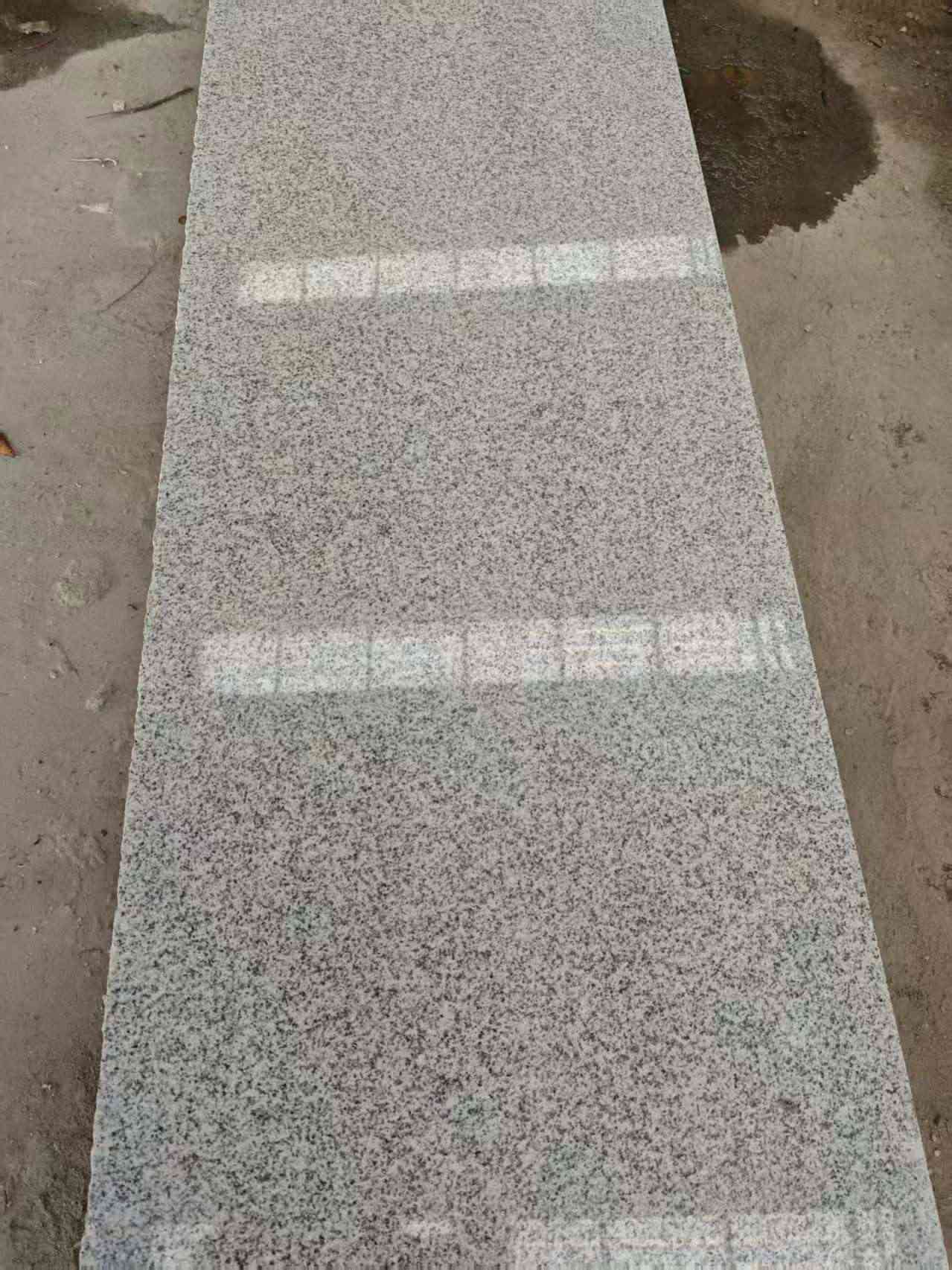 长春芝麻白光面毛板